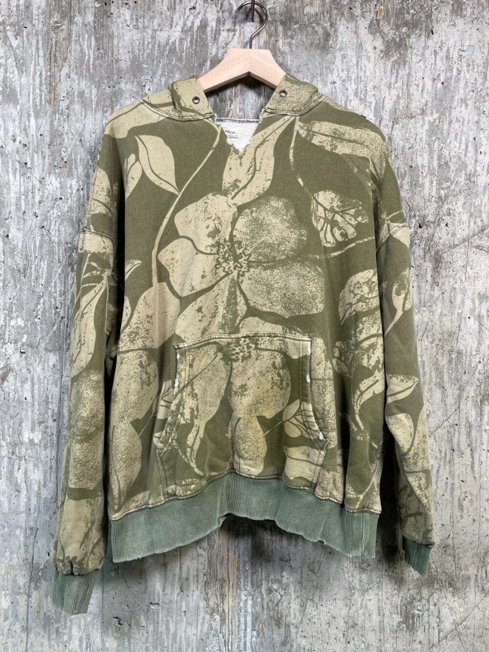 FREE PEOPLE Women's We The Free It's A Vibe Printed Hoodie Size S in Olive Combo